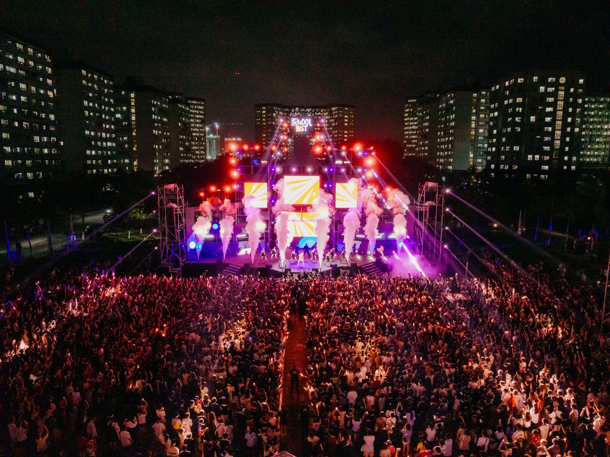 CellphoneS “đại náo” School Fest trao tặng hàng nghìn phần quà giá trị cho sinh viên - 5