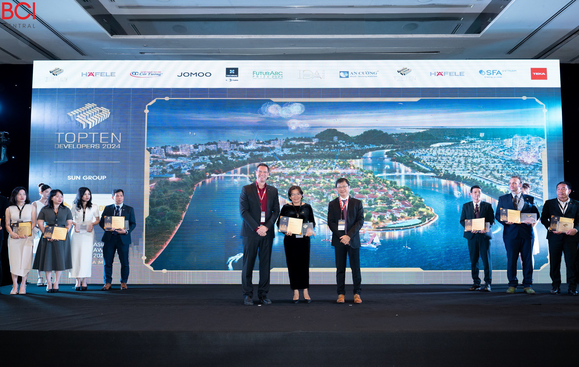 BCI Asia Awards 2024 tiếp tục vinh danh Sun Group trong “Top 10 chủ đầu tư hàng đầu Việt Nam” - 1