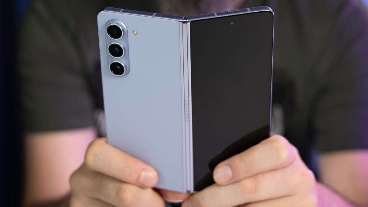 Samsung ngày càng gặp nguy trong phân khúc smartphone màn hình gập - 1
