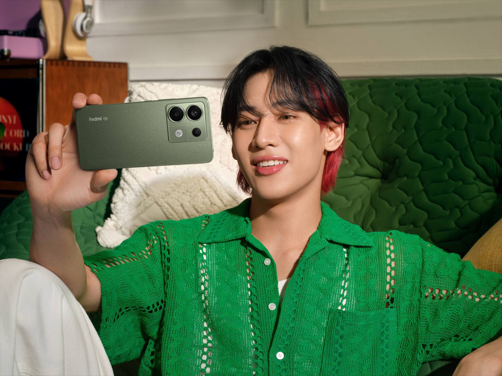 Nâng tầm phong cách thời trang cùng Redmi Note 13 Pro 5G Xanh Olive - 2