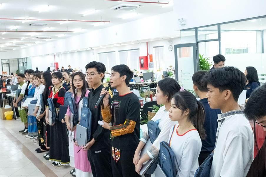 Người Bạn Vàng cùng sinh viên dân tộc thiểu số viết tiếp ước mơ tri thức - 2