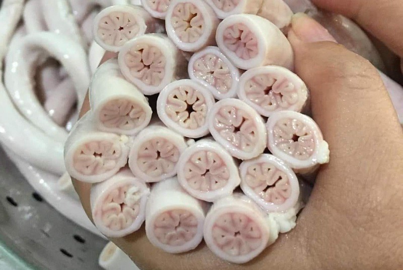 Chủ lò mổ tiết lộ bất ngờ về lòng se điếu, giá lên tới 4 triệu đồng/kg - 2