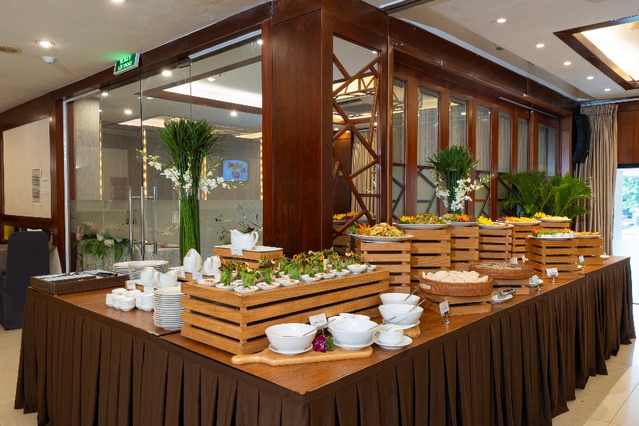 Dừng chân nơi bình yên, thưởng thức buffet chay Khách sạn Viễn Đông - 2