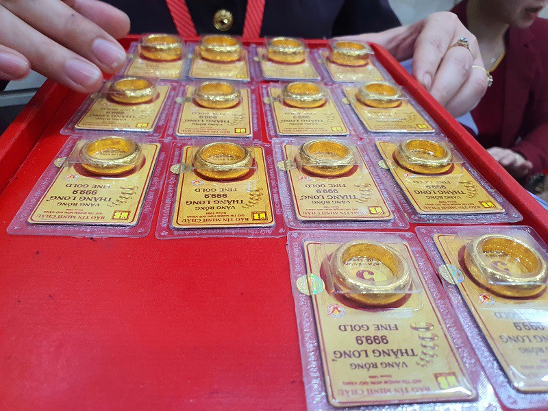 Giá vàng chiều ngày 8/5 đột ngột giảm “sốc”, người mua vàng sáng mừng chiều tiếc - 3