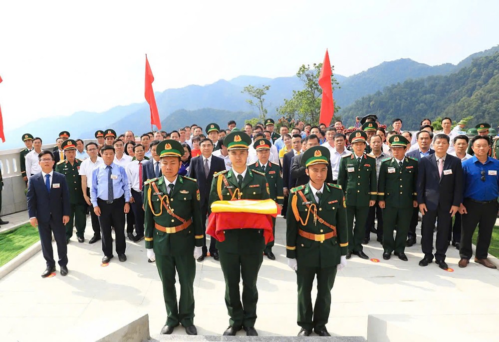 Lễ thượng cờ và gắn biển công trình cột cờ A Pa Chải - 1