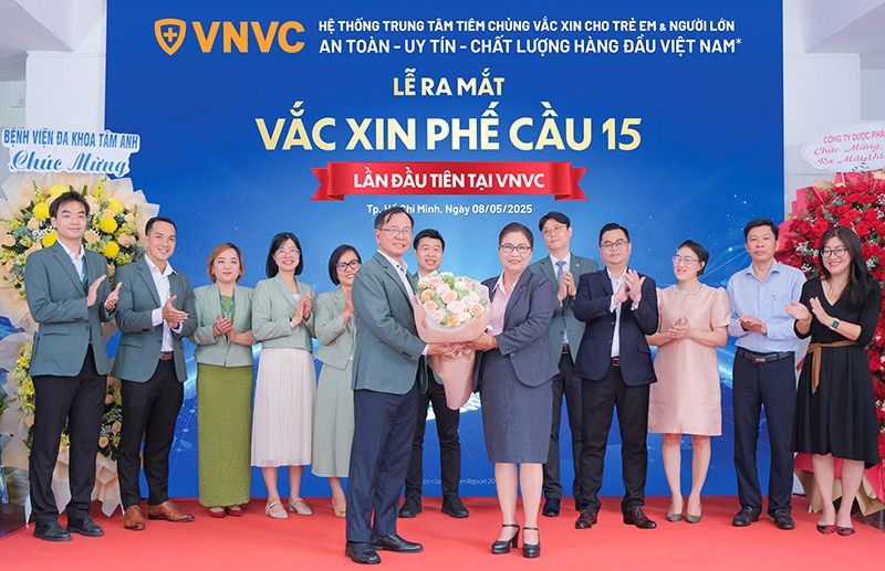 Vắc xin phế cầu 15 được ra mắt và tiêm đầu tiên tại VNVC - 1