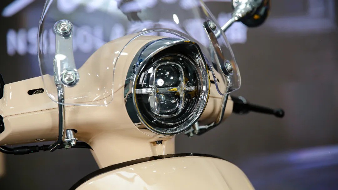 Xe ga thiết kế cổ điển không kém Vespa, ăn xăng 2 lít/100 km - 4