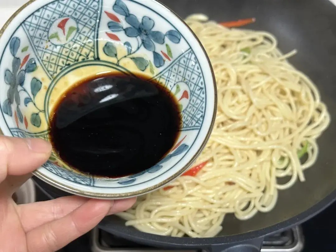 Mì bò sốt tiêu đen chuẩn nhà hàng, làm siêu nhanh tại nhà - 6