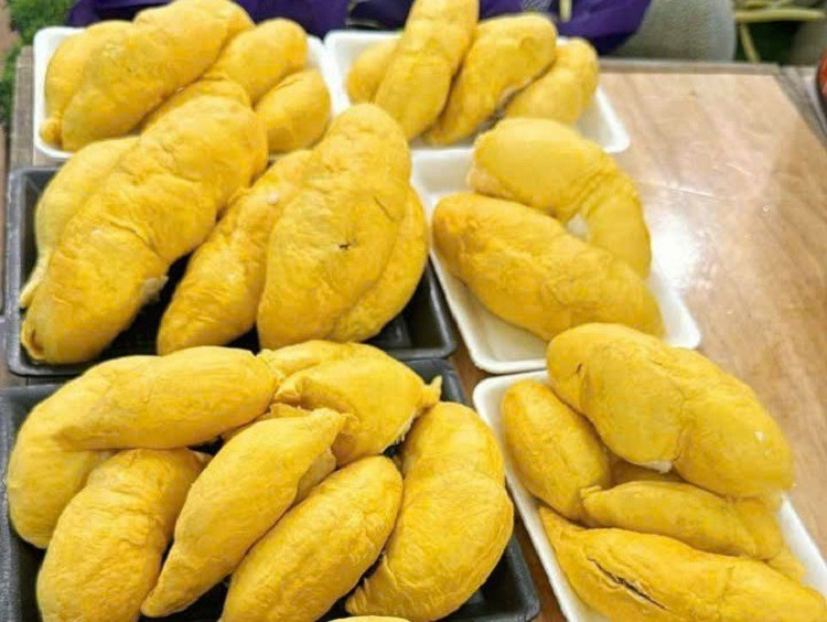 Sầu riêng bán đầy đường với giá chỉ từ 30 nghìn đồng/kg: Sự thật bất ngờ - 3