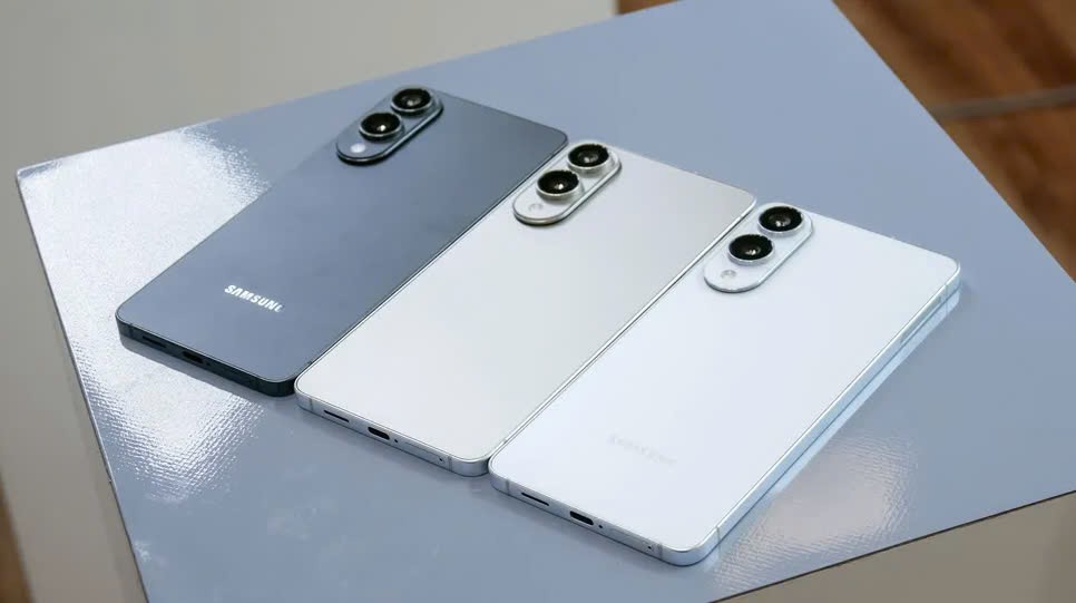 Trên tay Galaxy S25 Edge siêu hot: Vừa mỏng vừa sang - 3