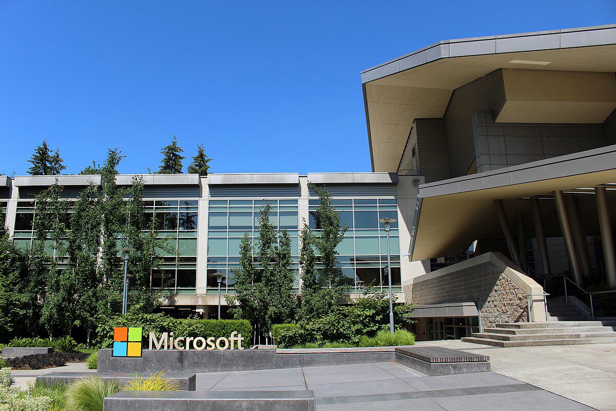 Hãng công nghệ lớn nhất thế giới Microsoft cắt giảm 6.000 nhân sự - 1