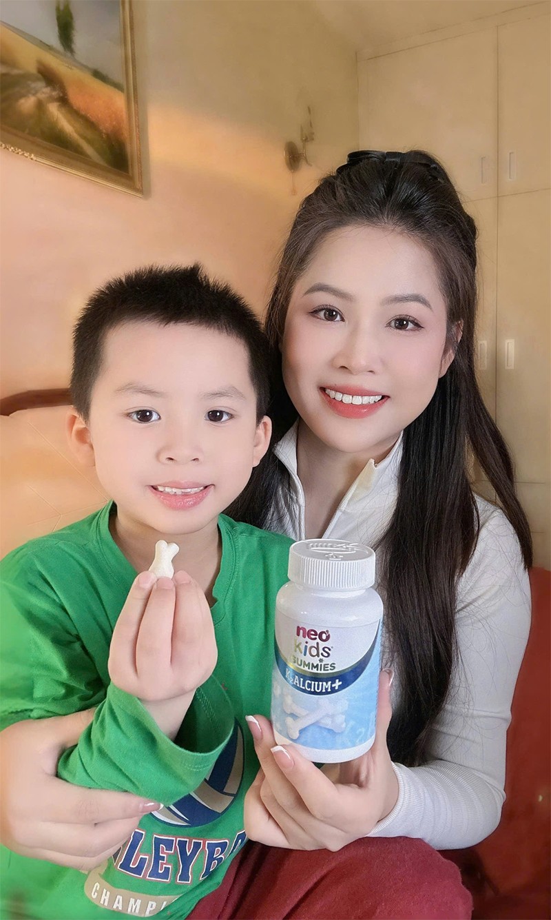 Hot mom Phạm Thu Hiền (Mẹ Rofi) nuôi con có gì đặc biệt: Yêu thương là chưa đủ mà chăm con còn cần đúng nữa! - 2