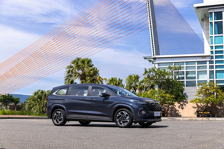 Giá xe MPV cỡ trung Hyundai Custin cập nhật tháng 5/2025 - 2