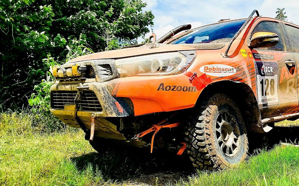 Toyota Hilux - lựa chọn miễn bàn cho dân chơi off-road - 2