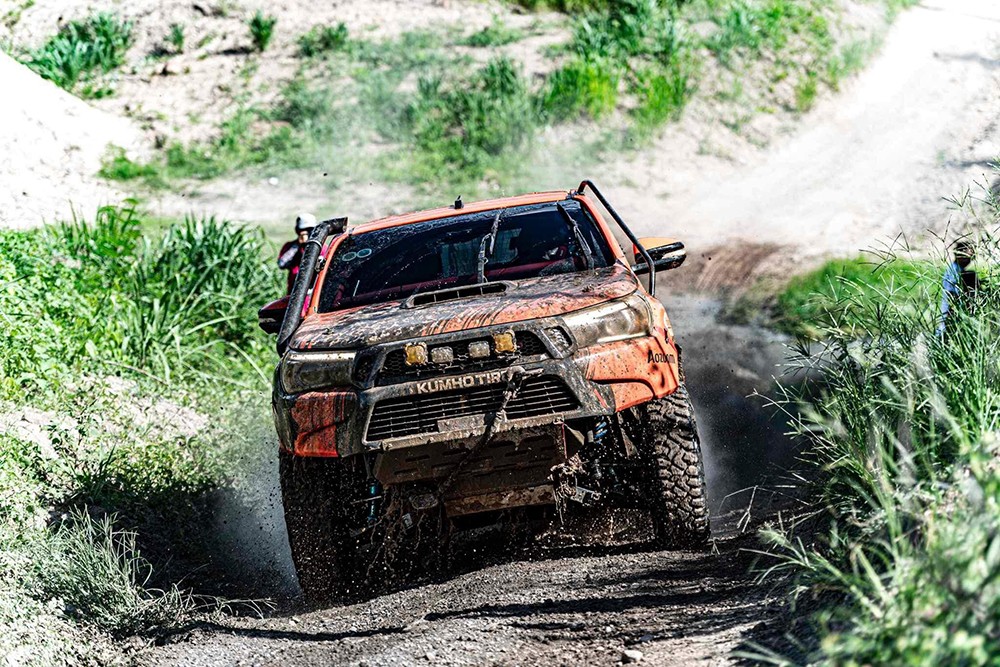 Toyota Hilux - lựa chọn miễn bàn cho dân chơi off-road - 3