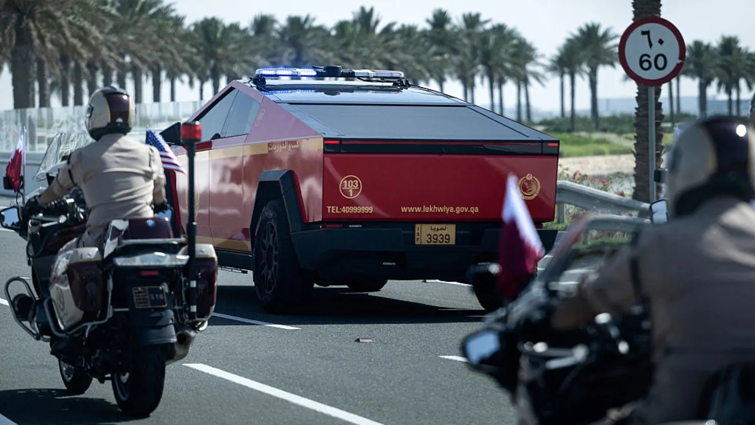 Siêu xe Tesla Cybertruck, lạc đà thượng hạng và những cam kết nghìn tỷ USD: Vì sao các quốc gia vùng Vịnh "chi đậm" trong chuyến thăm của ông Trump? - 1