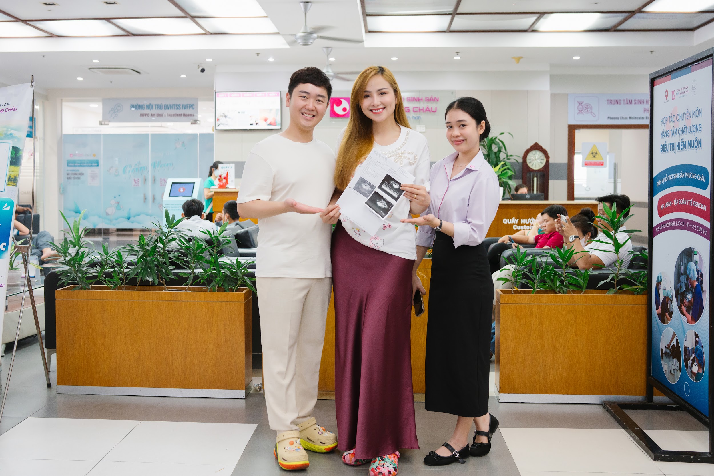 Hoa hậu Diễm Hương bất ngờ chia sẻ thông tin mang thai lần 2 - 2