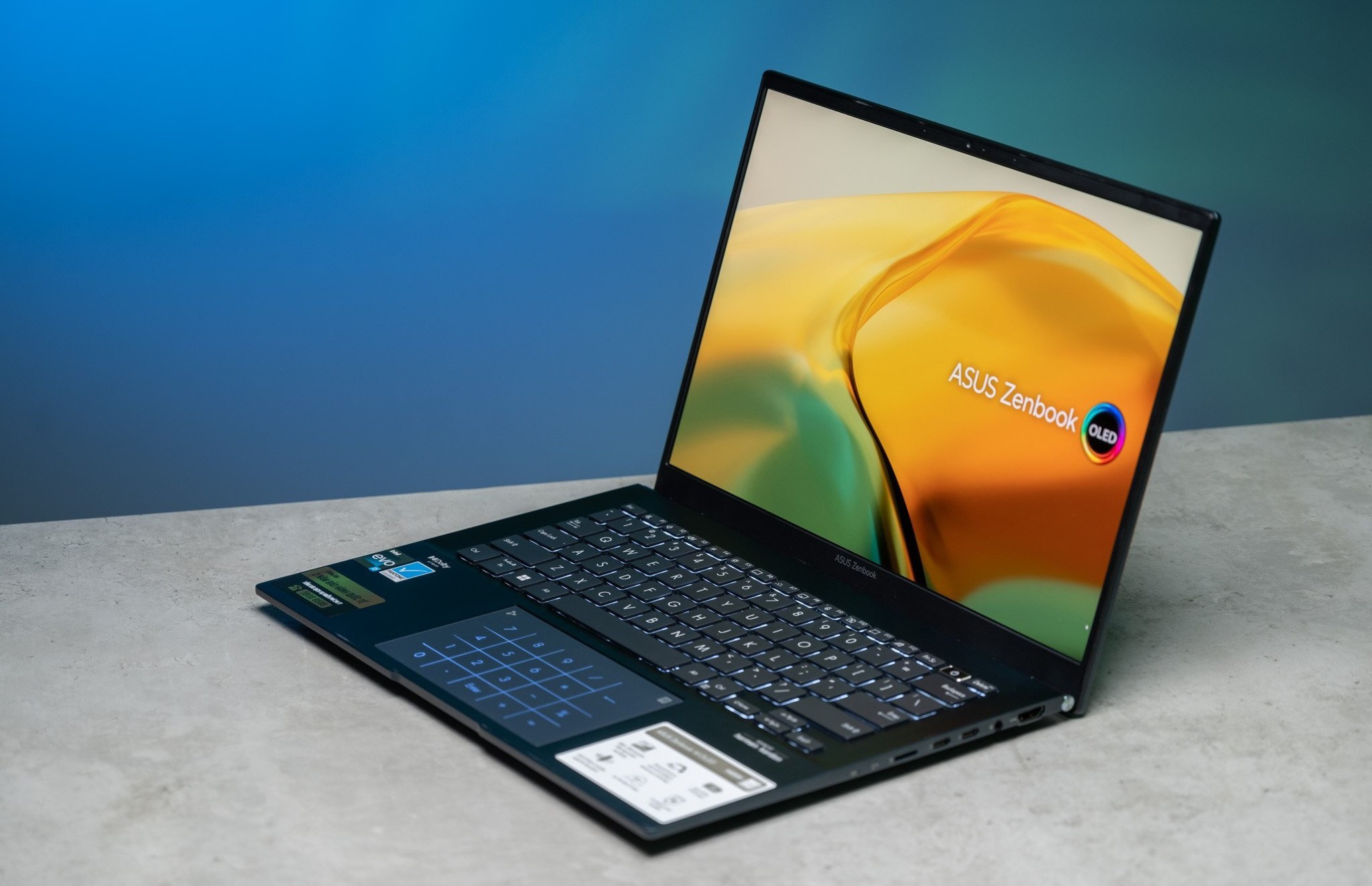Đây là những mẫu laptop văn phòng đáng mua bậc nhất 2025 - 4