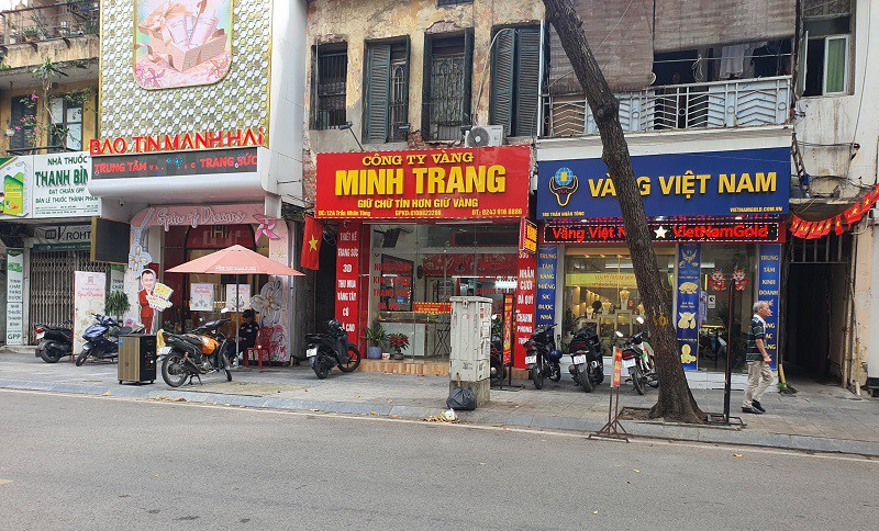 Giá vàng chiều 21/5: Tiếp tục tăng tốc, cảnh tượng bất ngờ tại các cửa hàng trên phố vàng - 6