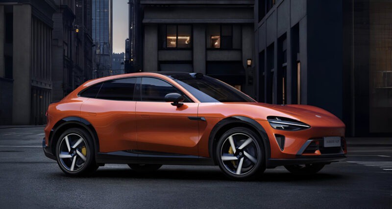 Xiaomi YU7: SUV điện tăng tốc từ 0-100km trong 3,23 giây, 1 lần sạc chạy 835km - 1