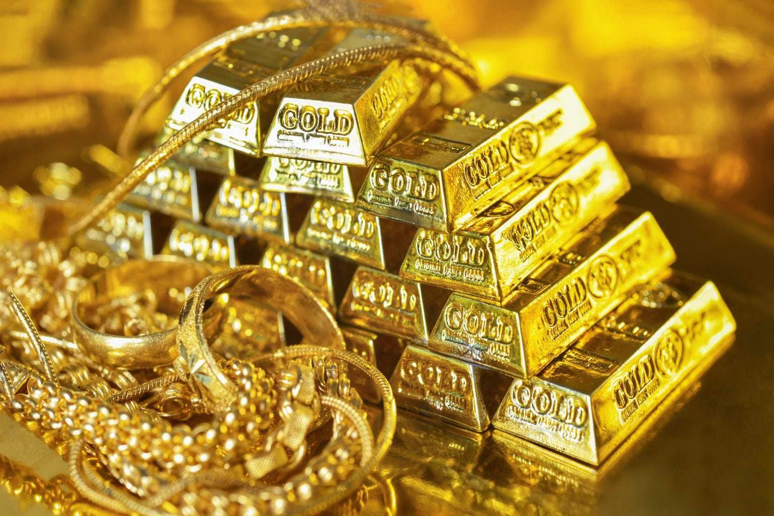Giá vàng cắm đầu giảm, do đâu? - 1