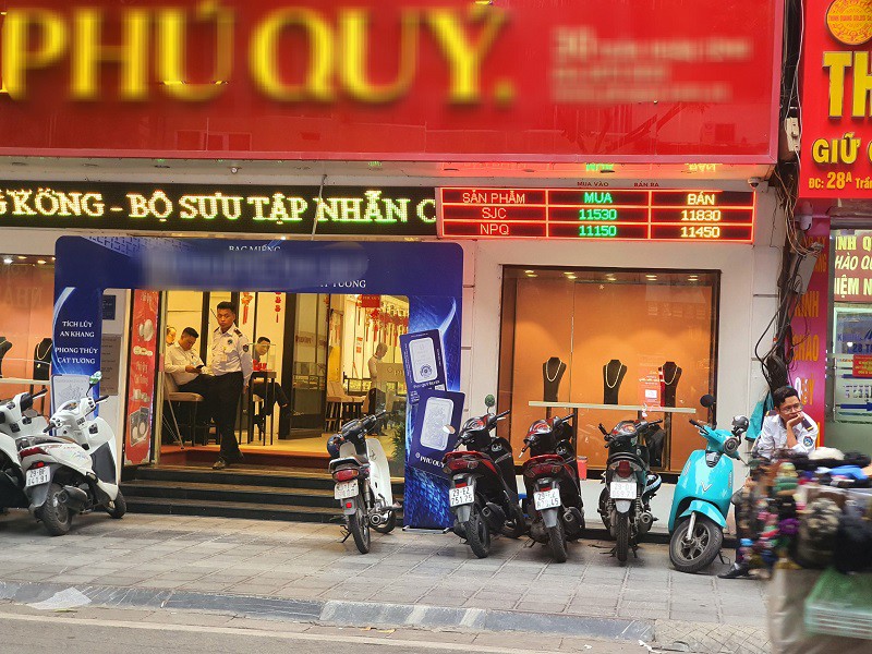 Giá vàng chiều 27/5: Cắm đầu giảm sâu, người mua vàng lỗ nặng chỉ sau vài hôm - 2