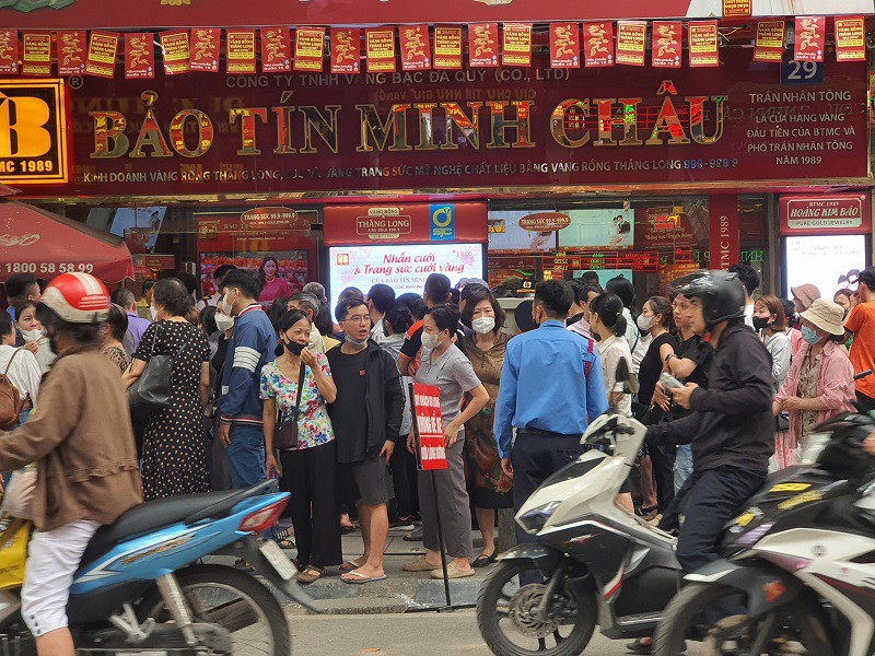 Giá vàng lao dốc, người mua lỗ tới 8,5 triệu đồng sau  hơn một tháng, nên làm gì? - 5