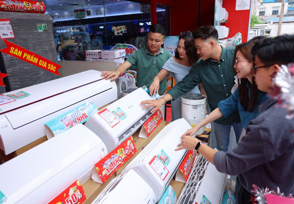 Loạt siêu thị điện máy xả hàng, điều hoà trưng bày giảm giá “sốc” tới 59% - 1