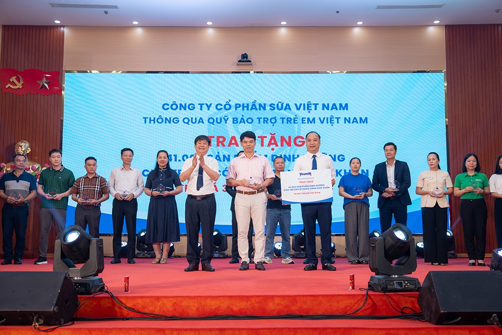 Gần 70.000 hộp sữa được trao tặng trẻ em khó khăn, khởi đầu “tháng của trẻ em” đầy ý nghĩa - 1