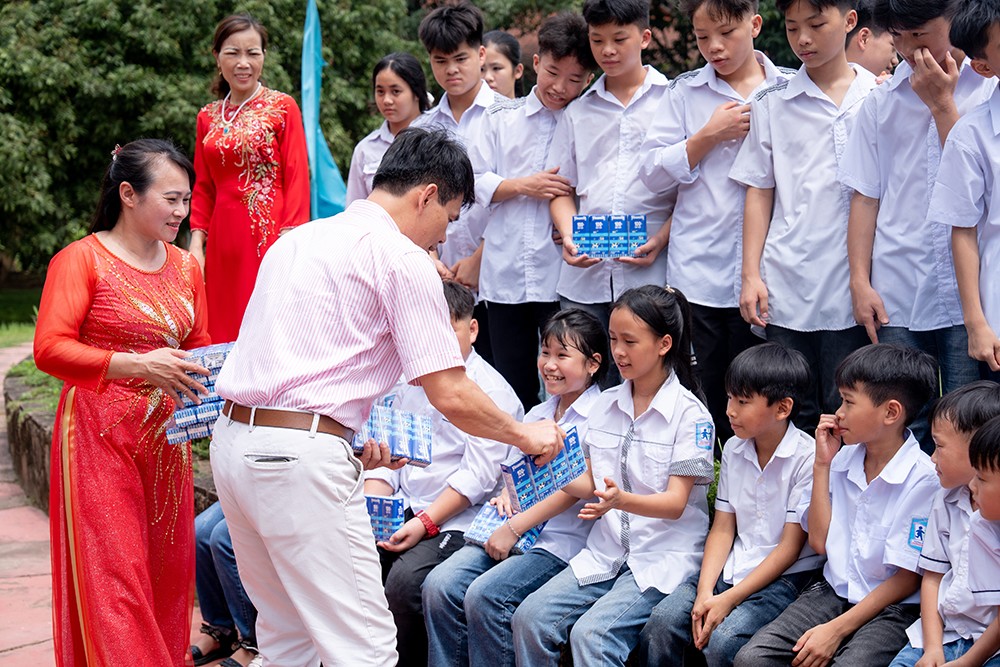 Gần 70.000 hộp sữa được trao tặng trẻ em khó khăn, khởi đầu “tháng của trẻ em” đầy ý nghĩa - 2