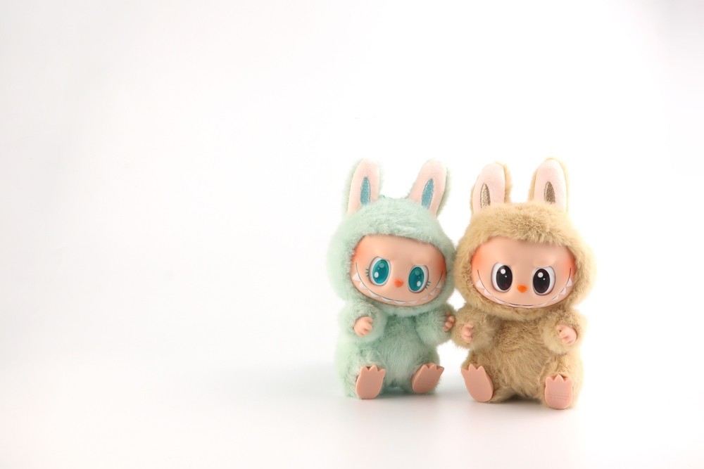 Búp bê quái vật Labubu gây "sốt" trên TikTok, được săn lùng với giá hàng trăm triệu đồng - 1