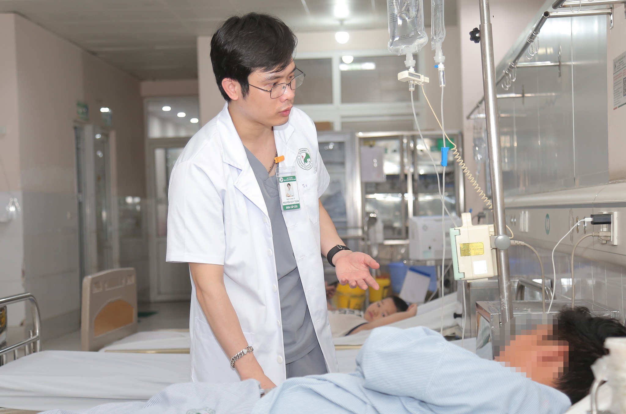 Nam thanh niên bị suy thận cấp do say nóng - 1