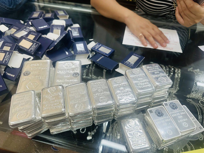 Giá bạc tăng sốc, vượt mốc cao nhất từ trước đến nay, nhiều người ôm lãi “khủng” - 3