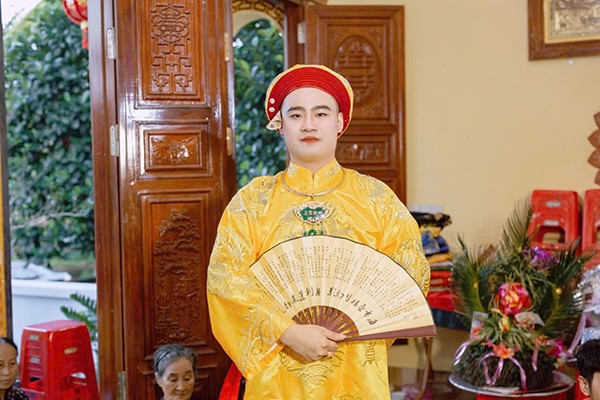 Thanh đồng Nguyễn Tiến Đức - giữ gìn bản sắc tín ngưỡng hầu đồng giữa đời thường - 1