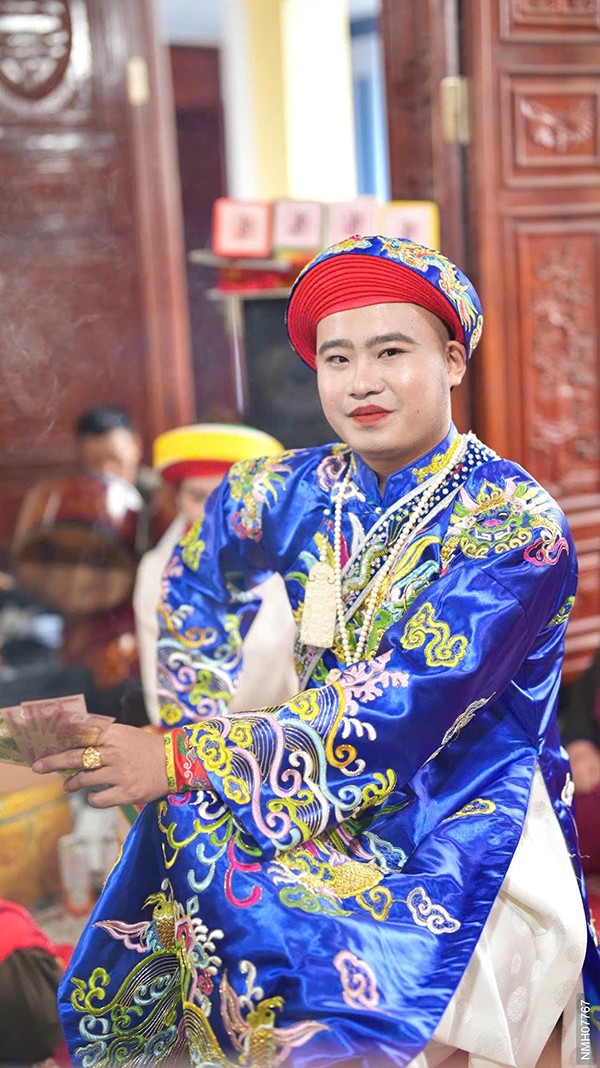 Thanh đồng Nguyễn Tiến Đức - giữ gìn bản sắc tín ngưỡng hầu đồng giữa đời thường - 2