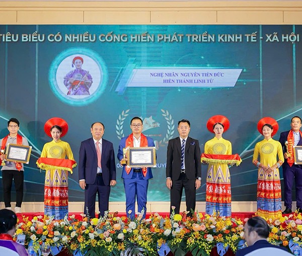 Thanh đồng Nguyễn Tiến Đức - giữ gìn bản sắc tín ngưỡng hầu đồng giữa đời thường - 5