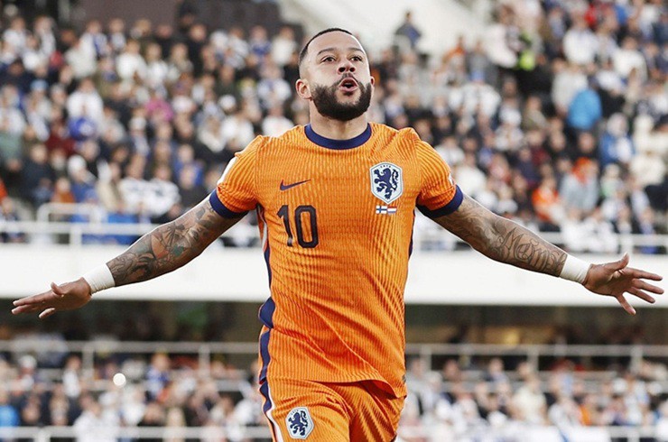 Đi vào lịch sử bóng đá Hà Lan, tiền đạo Memphis Depay giàu cỡ nào? - 1