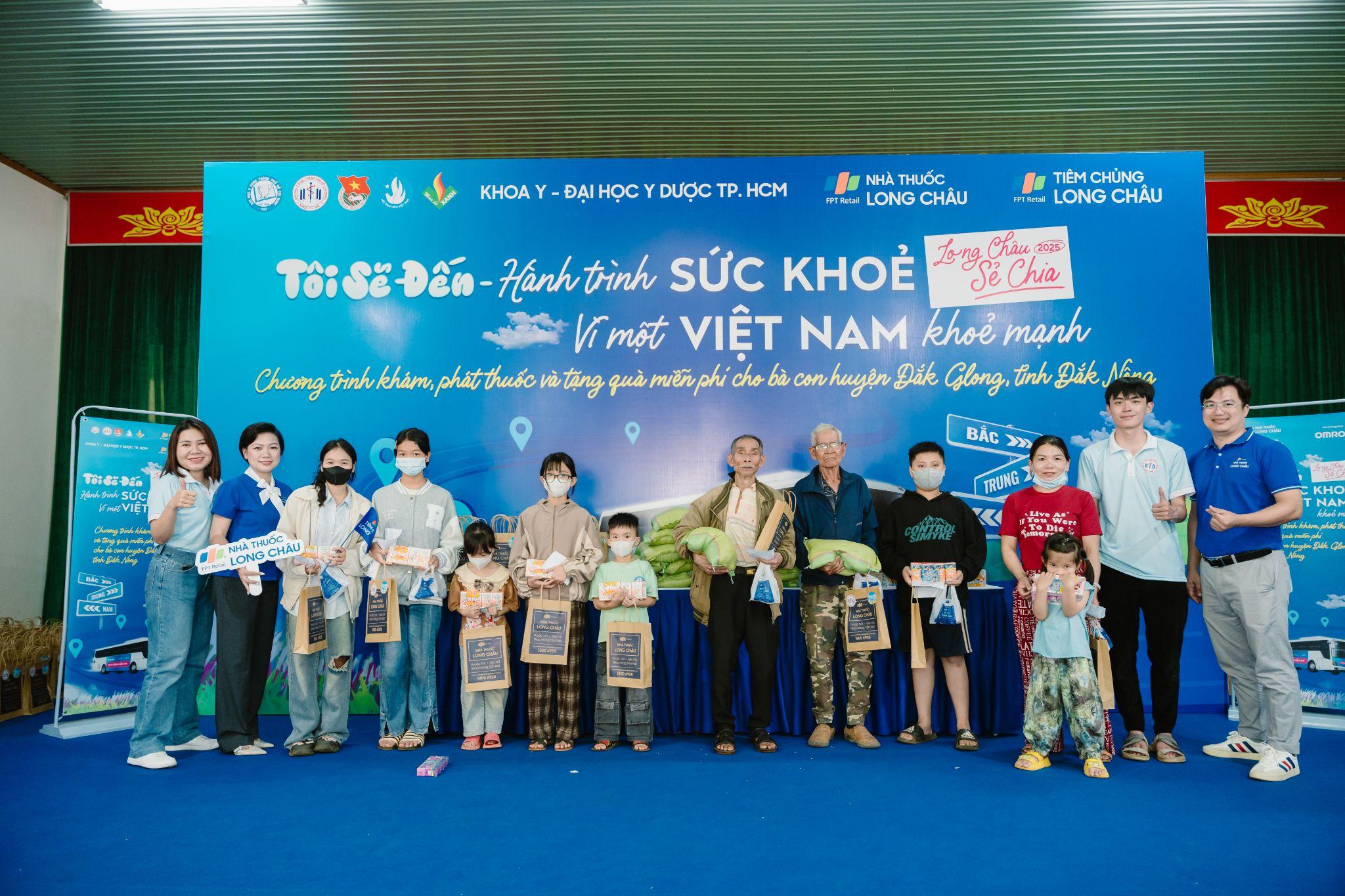 Khởi động hành trình sức khỏe vì một Việt Nam khỏe mạnh: Long Châu cùng Khoa Y – Đại học Y Dược khám lưu động miễn phí vùng sâu vùng xa - 1