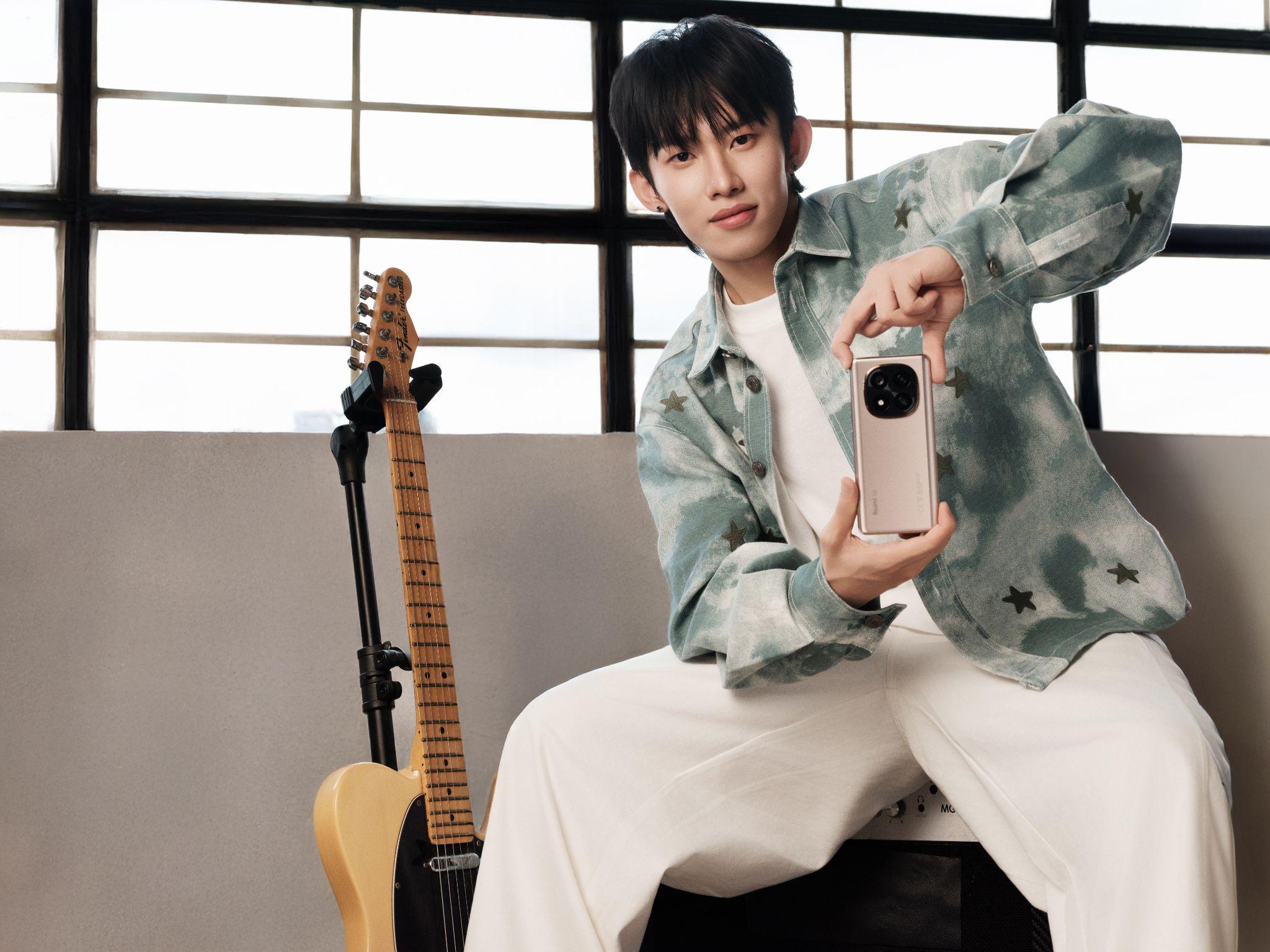 Bật mood thời trang, sẵn sàng vi vu hè này cùng Kay Trần và Redmi Note 14 Series Vàng Sa Mạc - 3