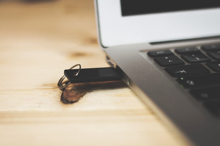 Thói quen tai hại 99% người dùng mắc phải: Cắm USB lạ và cái kết "đắng" - 1