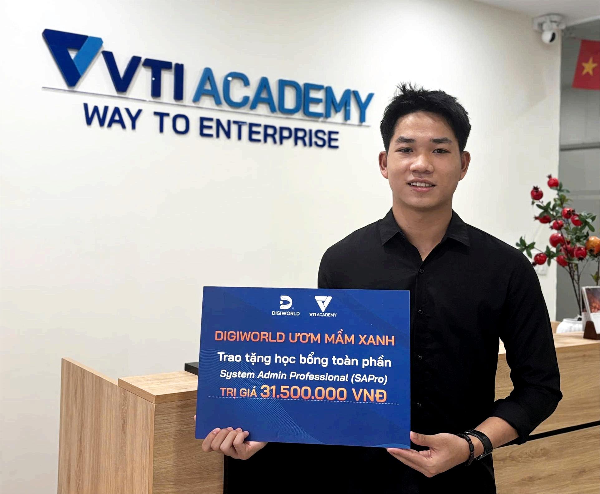 Vượt lên hoàn cảnh, chàng sinh viên CNTT xuất sắc giành học bổng 31,5 triệu đồng từ VTI Academy và Digiworld - 1