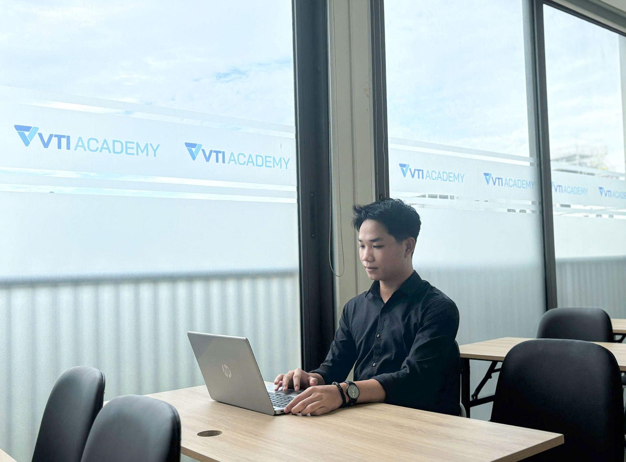 Vượt lên hoàn cảnh, chàng sinh viên CNTT xuất sắc giành học bổng 31,5 triệu đồng từ VTI Academy và Digiworld - 4