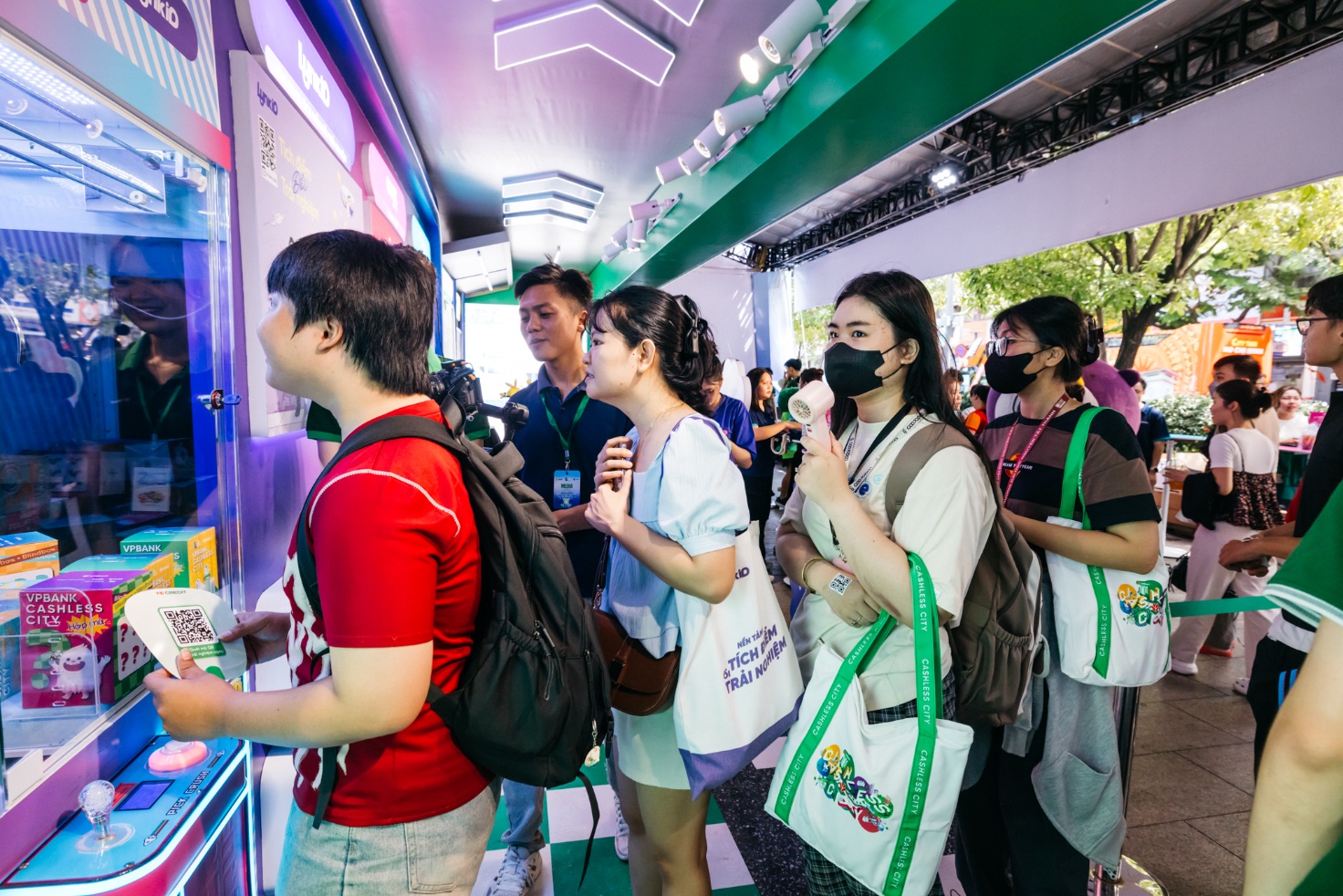 Hơn 10.000 lượt tiếp cận VPBank Cashless City trong Ngày không tiền mặt 2025 - 2