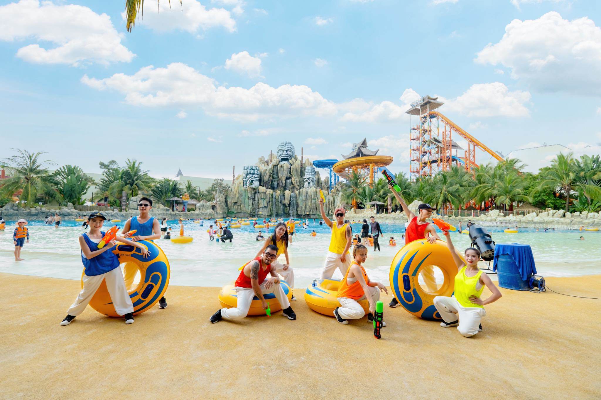 “Hè rực rỡ - vui bất ngờ” - bùng nổ không khí hội hè tại Vinpearl & VinWonders khắp cả nước - 2