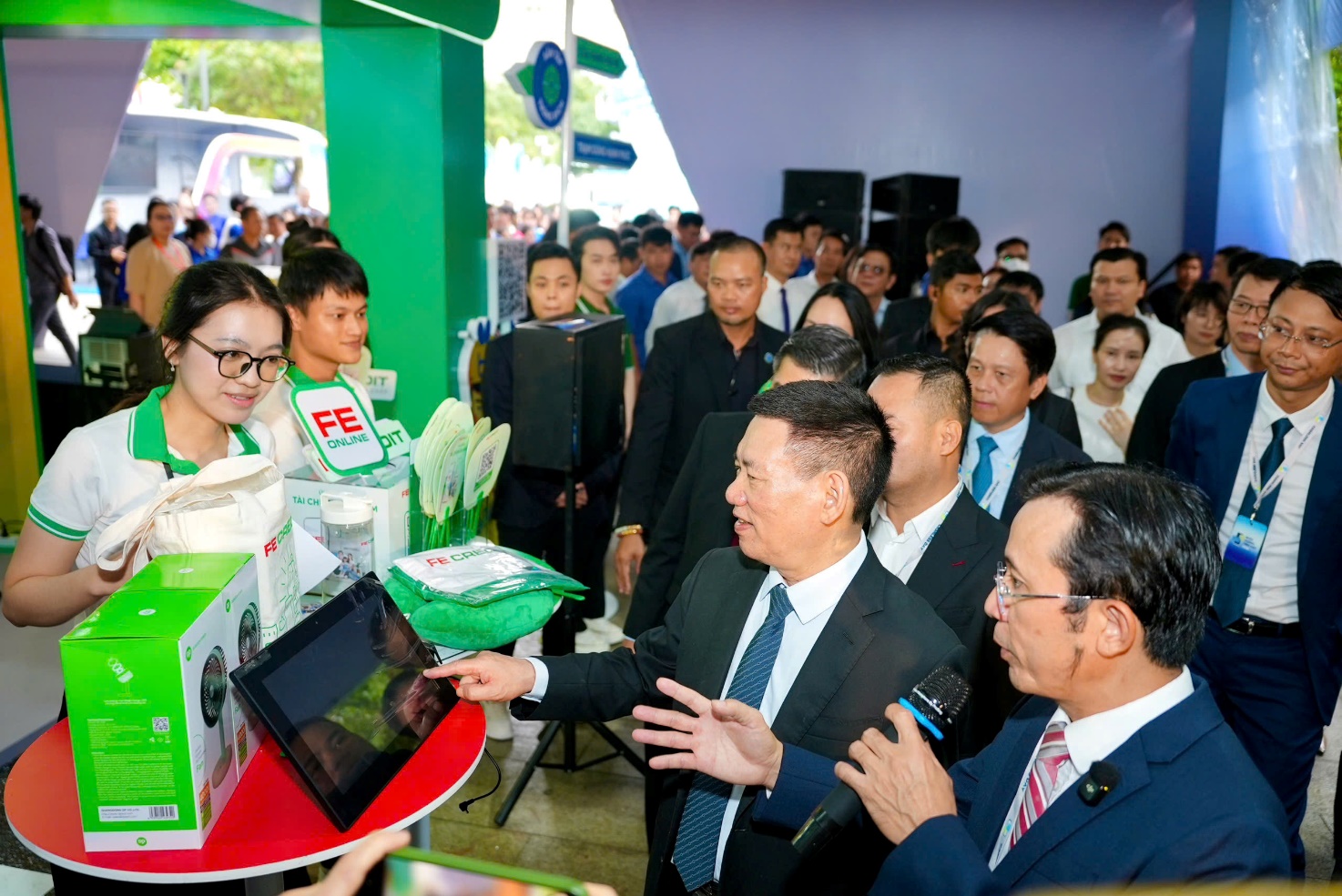 Hơn 10.000 lượt tiếp cận VPBank Cashless City trong Ngày không tiền mặt 2025 - 1