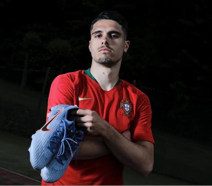 Chelsea hạ Los Angeles FC, người hùng Pedro Neto giàu thế nào ở tuổi 25? - 3