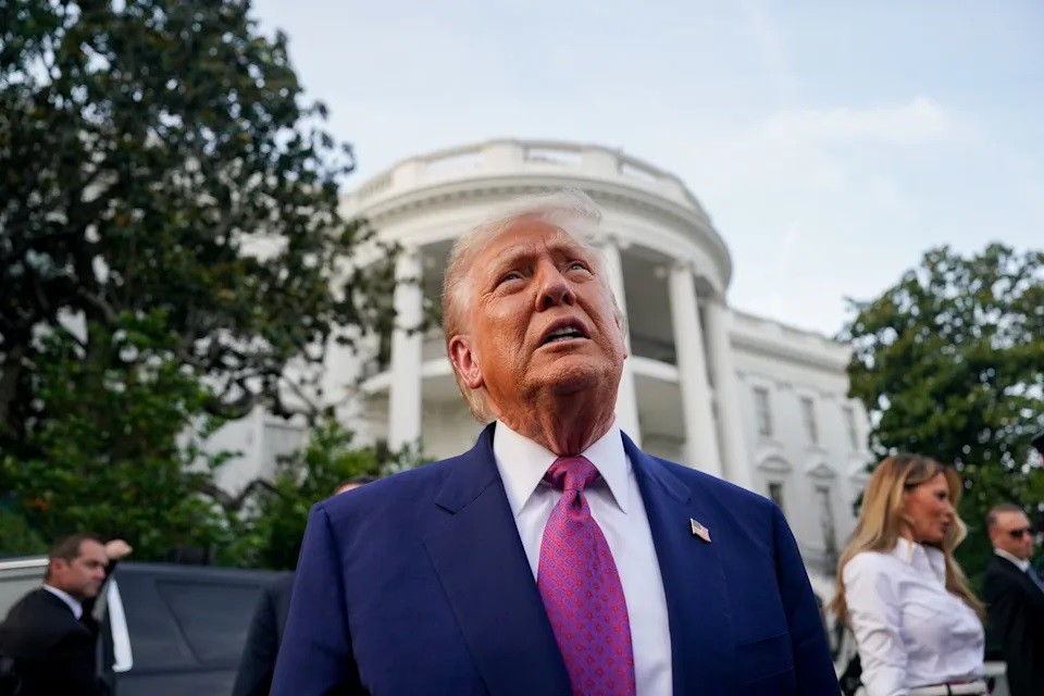 Sau lời kêu gọi sơ tán khỏi Tehran của ông Trump, giá dầu tăng vọt - 1