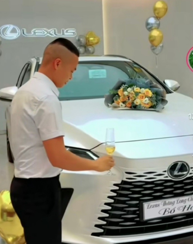Trước khi bị bắt, Tiktoker Hải Sen khoe loạt xe sang và đơn hàng “khủng” cỡ nào? - 4