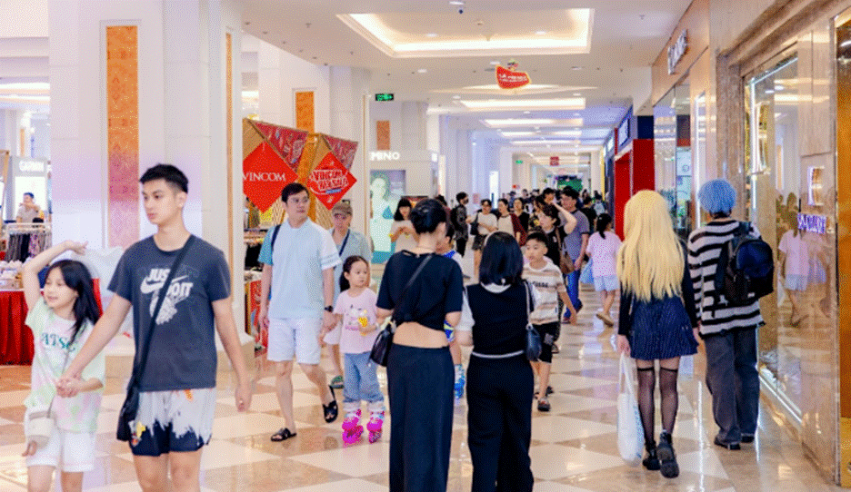 Hiện tượng mua sắm Vincom Red Sale “khuấy đảo” thị trường bán lẻ mùa hè 2025 - 4