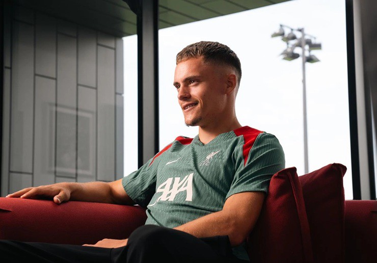 Trở thành cầu thủ đắt giá nhất Premier League, tiền vệ Florian Wirtz của Liverpool giàu thế nào? - 4